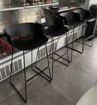 null - 4 chaises hautes PVC noir piétement métal noir BABILA PEDRALI
- 10 chaises...