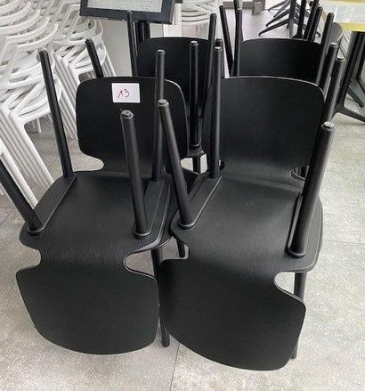 null 10 chaises bois stratifié noir à dossier découpé PEDRALI