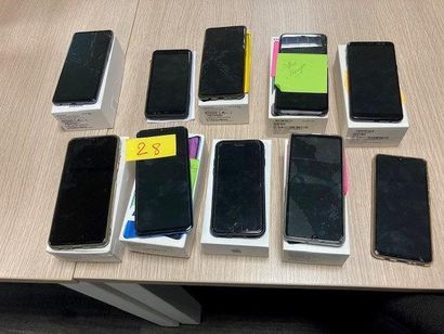 null 1 lot de 9 téléphones portables SAMSUNG et 1 téléphone APPLE Iphone 6S