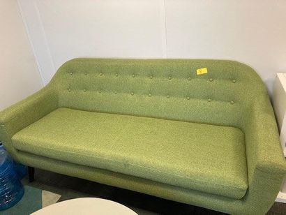 null - 1 canapé 3 places en tissu vert
- 1 meuble de rangement 4 cases stratifié...