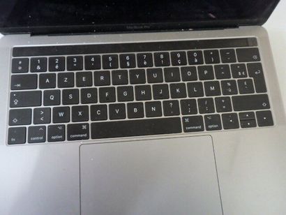null 1 ordinateur APPLE MacBook Pro Modele A1706 - Core i5 - avec chargeur incomplet...