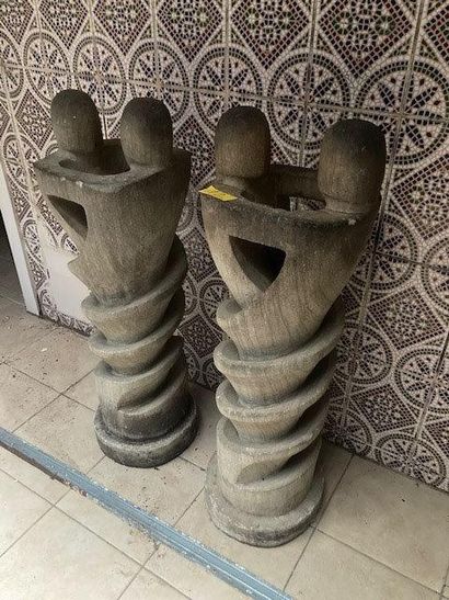 null - 2 sculptures porte-encens décoratives, pierre reconstituée
- 3 sellettes ajourées
-...