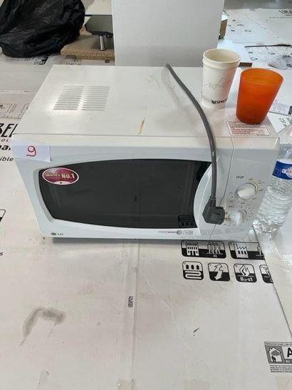 null - 1 four à micro-ondes LG
- 1 réfrigérateur SHARP
- 1 cuisinière VALBERG
- 1...