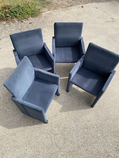 4 fauteuils gris sur roulettes type cinéma...