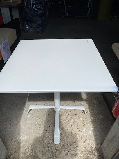 1 table pliante blanche - bancale, à réparer,...