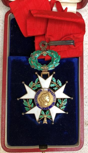 null NON VENU Croix de commandeur de l'ordre de la Légion d'honneur.
Epoque Troisième...