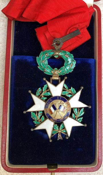 null NON VENU Croix de commandeur de l'ordre de la Légion d'honneur.
Epoque Troisième...