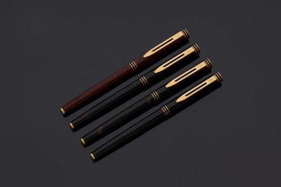 null WATERMAN
Quatre stylos plumes de la collection Exclusive en version laque. Plumes...