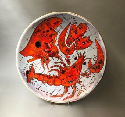 null VALLAURIS, BESSONE (?)
Plat décoratif à décor de crustacés rouge, D.: 46 cm
