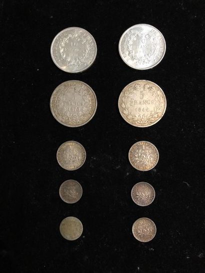 null LOT COMPRENANT : 0
- Deux cent six pièces de 5 francs argent : 70 de 1960, 20...