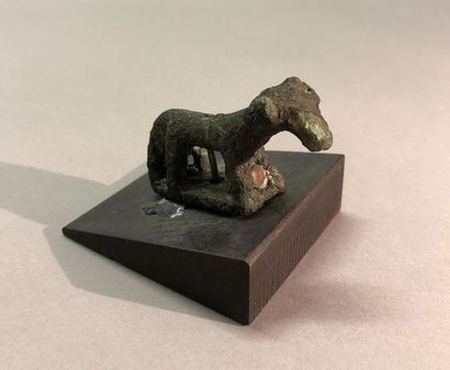 null AVEC 93 FIGURINE DE CAPRIDÉ	
En bronze
	3,5 x 6 cm 
	 Provenance : Achat Egypte...