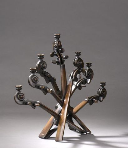 null ARMAN (1928-2005)
MENORAH
Chandelier en bronze à patine brune.
Signé, numéroté...