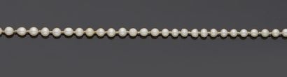 null Collier de perles fines montées sur fil à nœuds fermoir en or gris, 18k 750‰,...