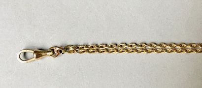 null Yellow gold chain, 9k 375‰, with a metal snap hook. 


Gross weight 15 g