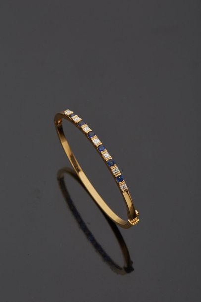 null 18k yellow gold rush bracelet, 750‰, set with an alternation of six heated oval...