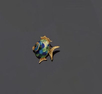null Two two-tone gold brooches, 18k 750‰, one in the shape of a fish, the other...