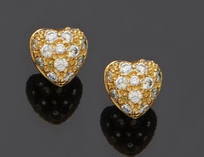 null Pair of yellow gold earrings, 18k 750‰, heart shaped and paved with white stones.


Gross...