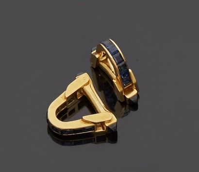 null *Pair of 18K yellow gold cufflinks 750‰, stirrup model, set with a line of calibrated...