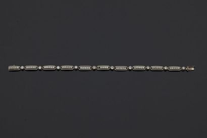 null Bracelet in platinum, 900‰, articulated composed of rectangular elements set...