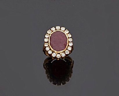 null Yellow gold ring, 18k 750‰, set with an oval-shaped ruby (treated) in a closed...