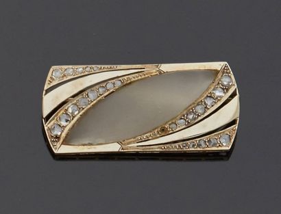 null Brooch in white gold, 18k 750‰, geometrically shaped, set with a frosted glass...