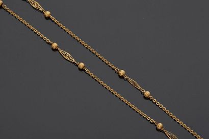 null Half necklace in 18k yellow gold, 750‰, composed of pierced links and fluted...