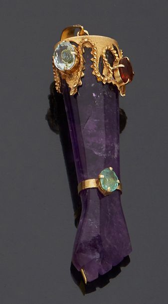 null Amethyst "Fica" pendant adorned with yellow gold elements, 18k 750‰, set with...