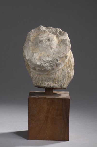 null CHAMPAGNE or ILE-DE-FRANCE, 14th century


Crowned head


Limestone.


Restorations.


H....