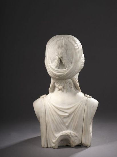 null École NORDIQUE, vers 1790


Buste de vestale


Marbre blanc.


H. 42 cm