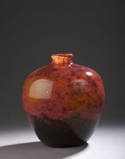 null DAUM


Ovoid vase with choked neck. Industrial print run test made of marbled...