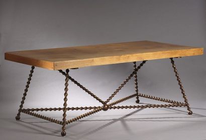 null ANONYMOUS (20th century)


LARGE Dining room TABLE, oak top, fully twisted base...
