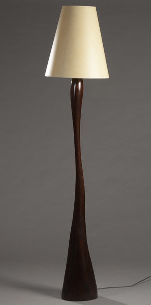 null Jacques JARRIGE (né en 1962)


LAMPADAIRE "Léda" en bois massif teinté et sculpté....