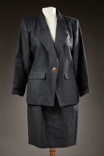 null Yves SAINT LAURENT rive gauche 1980
Tailleur en lin noir composé d'une veste...