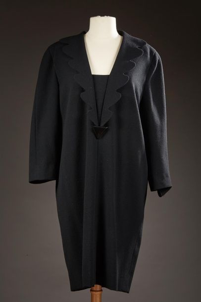 null Pierre CARDIN haute couture Circa 1985/1990
Robe en crêpe de laine noire, col...