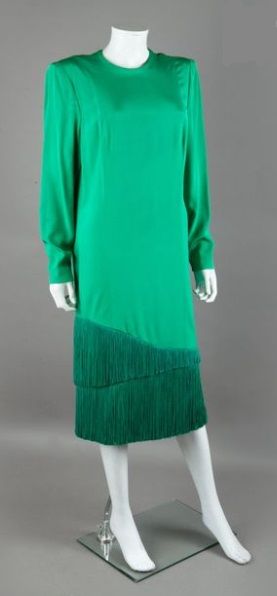 null LANVIN Haute couture n°1362-CB
Robe droite de cocktail en soie vert gazon, encolure...