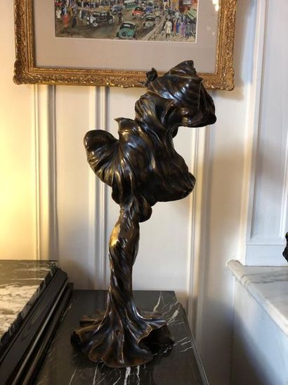 null D'après Raoul LARCHE (1860-1912)
Loïe Fuller
Bronze à patine brune
Usures
H...