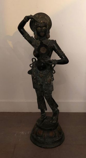 null Statuette de divinité féminine indienne en bronze
Usures
H : 81 cm