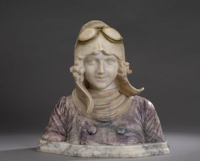  Ecole Italienne vers 1927 Buste de la légendaire pilote Elisabeth Junek en marbre...