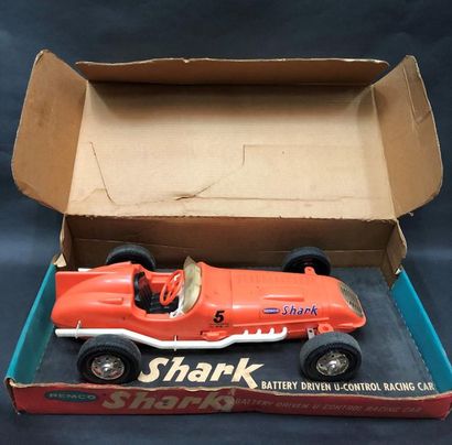 null Remco "Shark" électrique, 1961 dans sa boîte, en l'état, 
L : 45 cm