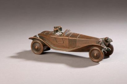 null Roadster Renault en bronze, modèle 45 vers 1926, 
L : 17 cm