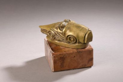null Henri PAYEN (Xxe siècle) 
Mascotte en bronze doré, figurant une automobile,...