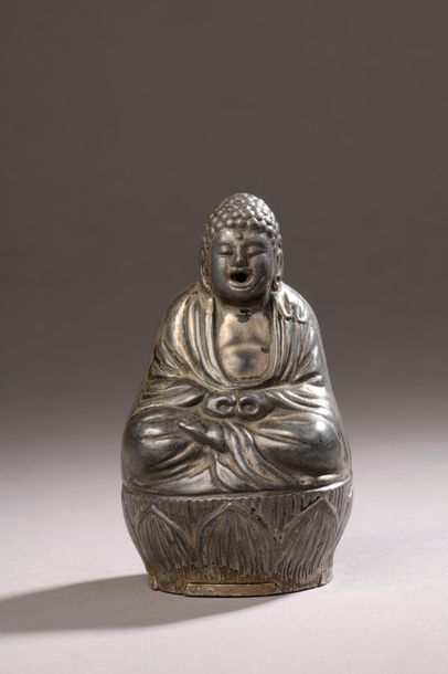 null BOUDDHA assis sur une feille de lotus en métal argenté, H : 10 cm