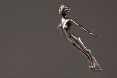 null Sculpture figurant une plongeuse nue en bronze nickelé, usures
L : 18 cm