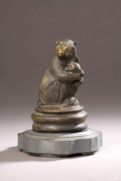 null Singe et son petit en bronze, H : 11 cm 