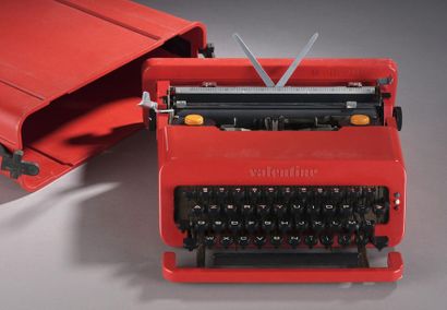null Ettore SOTTSASS (1917-2007)
Machine à écrire modèle Valentine.
Edition Olivetti,...