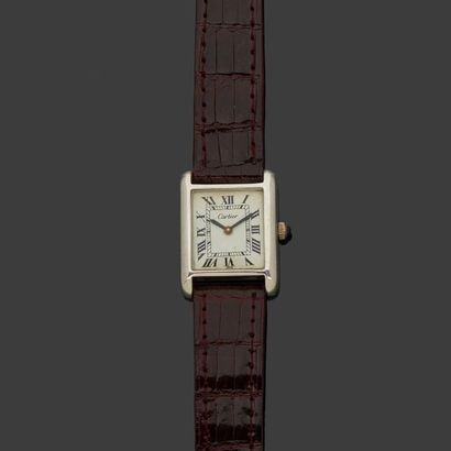 null CARTIER

Montre de poignet pour dame en argent, 1er titre 925‰, modèle Tank...