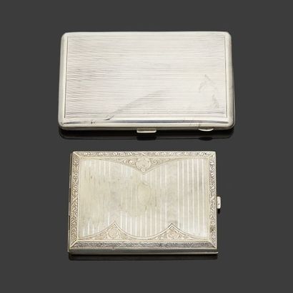 null Etui à cigarettes en argent, 2nd titre 800‰, de forme rectangulaire le corps...