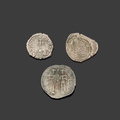null Lot de 3 monnaies en argent :

Constant II (641-668) : hexagramme.

Jean VIII...