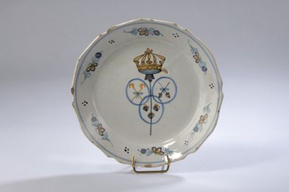 null NEVERS, fin du XVIIIe siècle, vers 1789

ASSIETTE REVOLUTIONNAIRE à bords contournés...