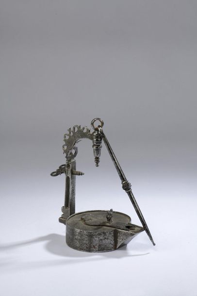 null DIVERS, début XIXe siècle

LAMPE A HUILE REVOLUTIONNAIRE ronde portable et son...